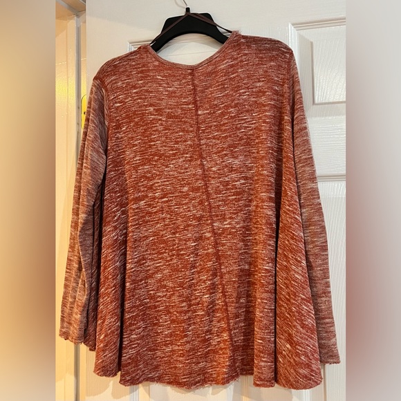 Free People dome-sleeved top. - Picture 2 of 2